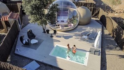 Terrasse avec piscine et bulle